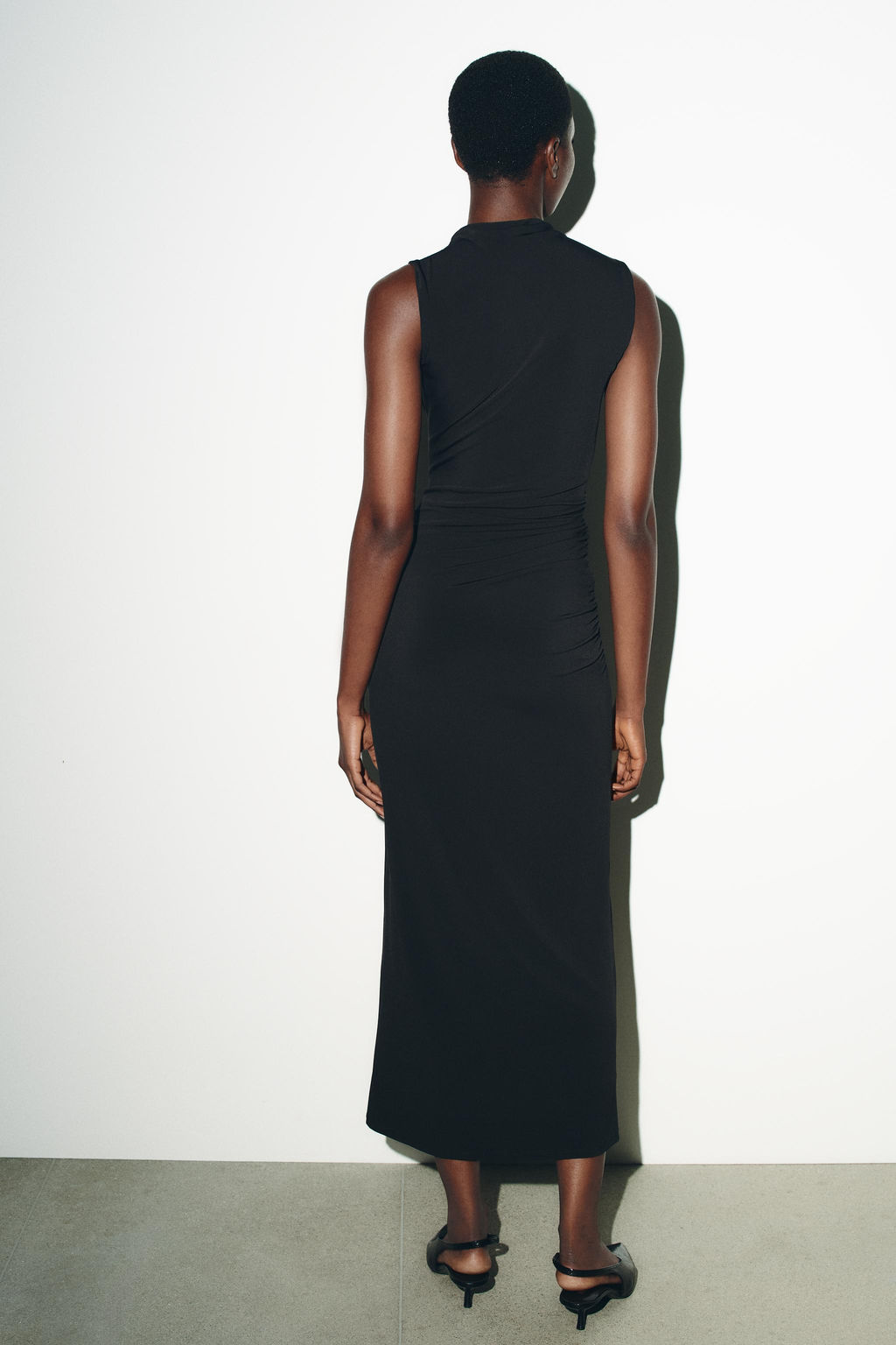 DRAPED CUT-OUT DRESS WITH SHINY DETAIL - Zara фото 5