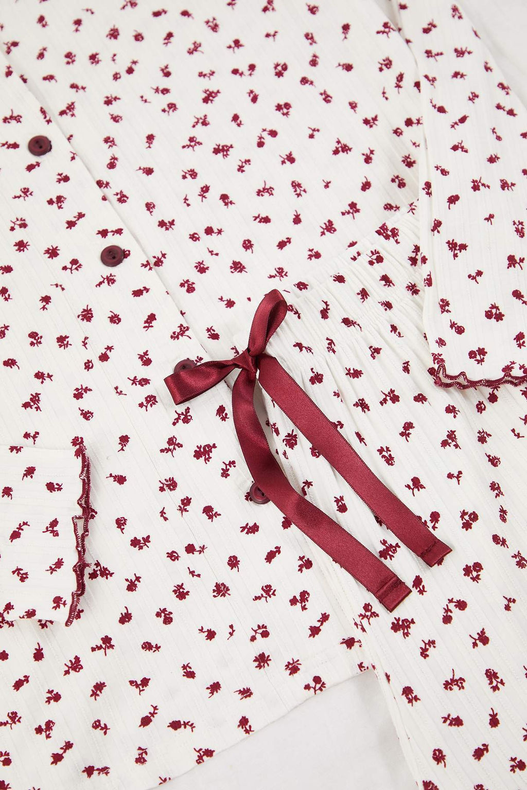 Beyaz Cicekli Kurdele ve Baby Overloklu Pointel/Fitilli Orme Pijama Tak?m? THMAW26PT00221 - Trendyolmilla фото 7