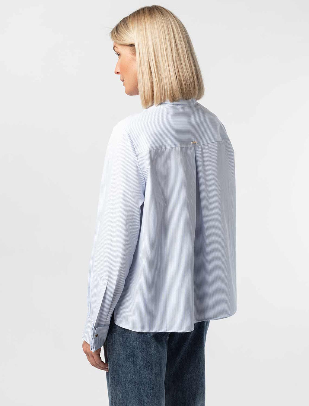 VILATTE / Блузка с застежкой манжета в стиле запонки  фото 4