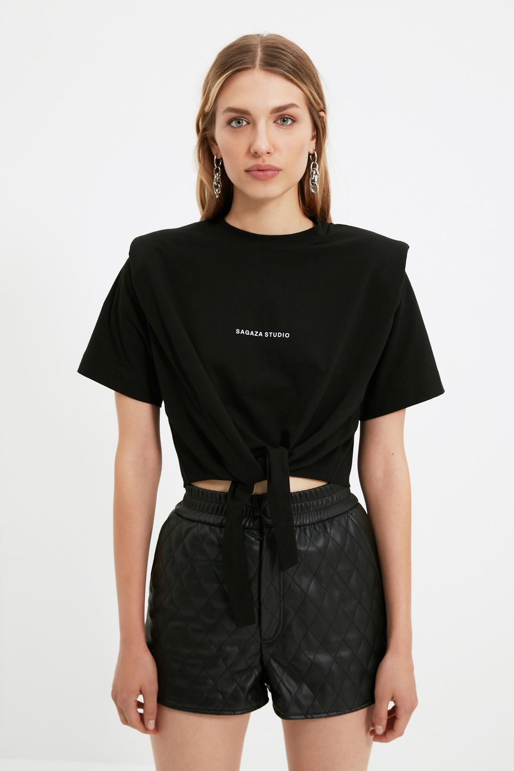 TRENDYOLMILLA X Sagaza Studio Siyah Sloganl? Orme T-Shirt TPRAW22TS0214  фото 4