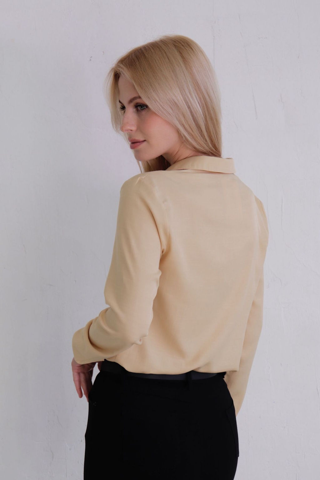 10787 Блуза с английским воротником в палевом оттенке - Martichelli фото 8