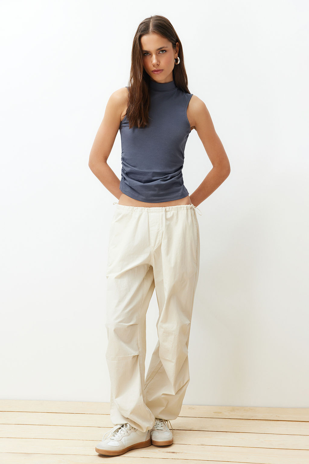 Antrasit Duz Basic Dik Yaka Regular S?f?r Kol Bluz TWOSS24BZ00406 - Trendyolmilla фото 4