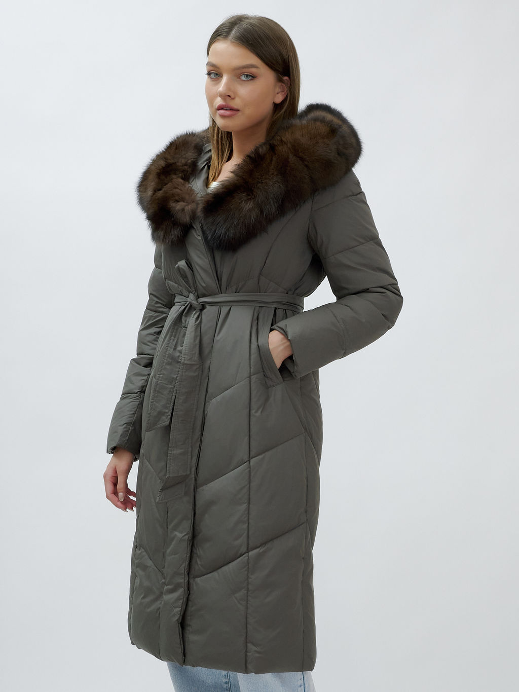 Пальто женское зимние с мехом песец люкс класса серого цвета 625Sr