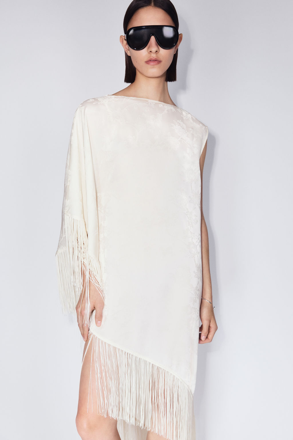 Vestido caft?n de un hombro con flecos - H&m фото 6